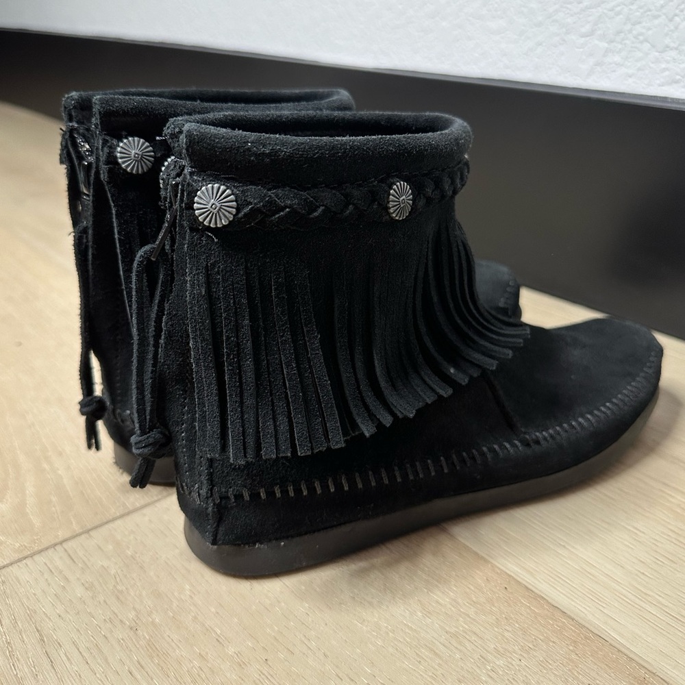 NEW Minnetonka Black Ankle Moccasins Size 7 - Picture 3 of 6